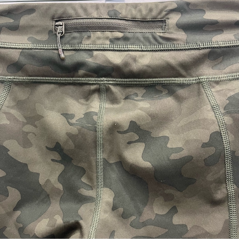 Lululemon Athletica Green Camouflage Leggings - Picture 3 of 5
